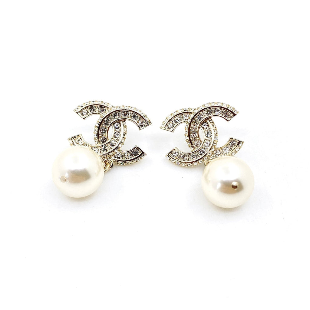 18K  Chanel Pearls Earrings