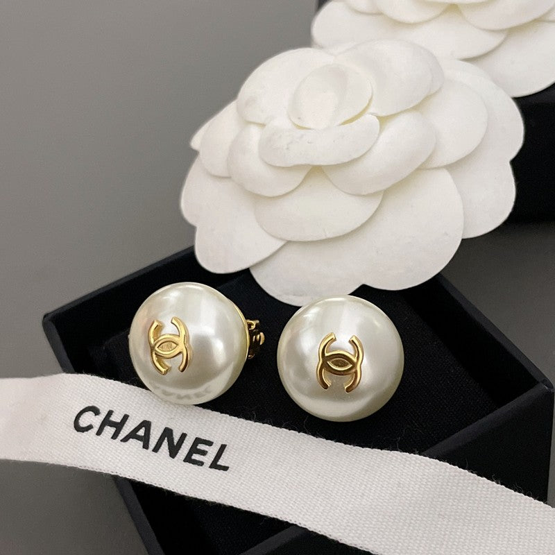 18K  Chanel Pearl Gold Round Earrings