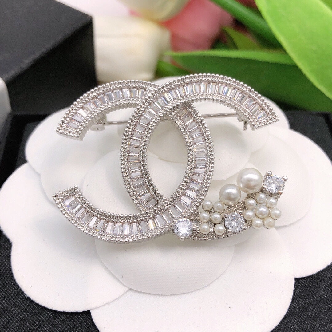 18K  Chanel Star Crystals Brooch