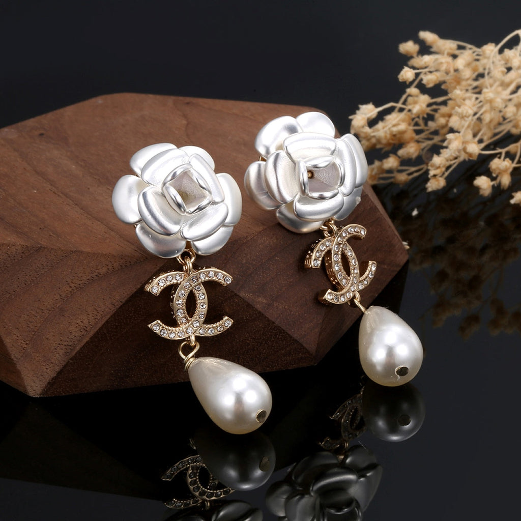 18K  Chanel Flower Pearl Earrings