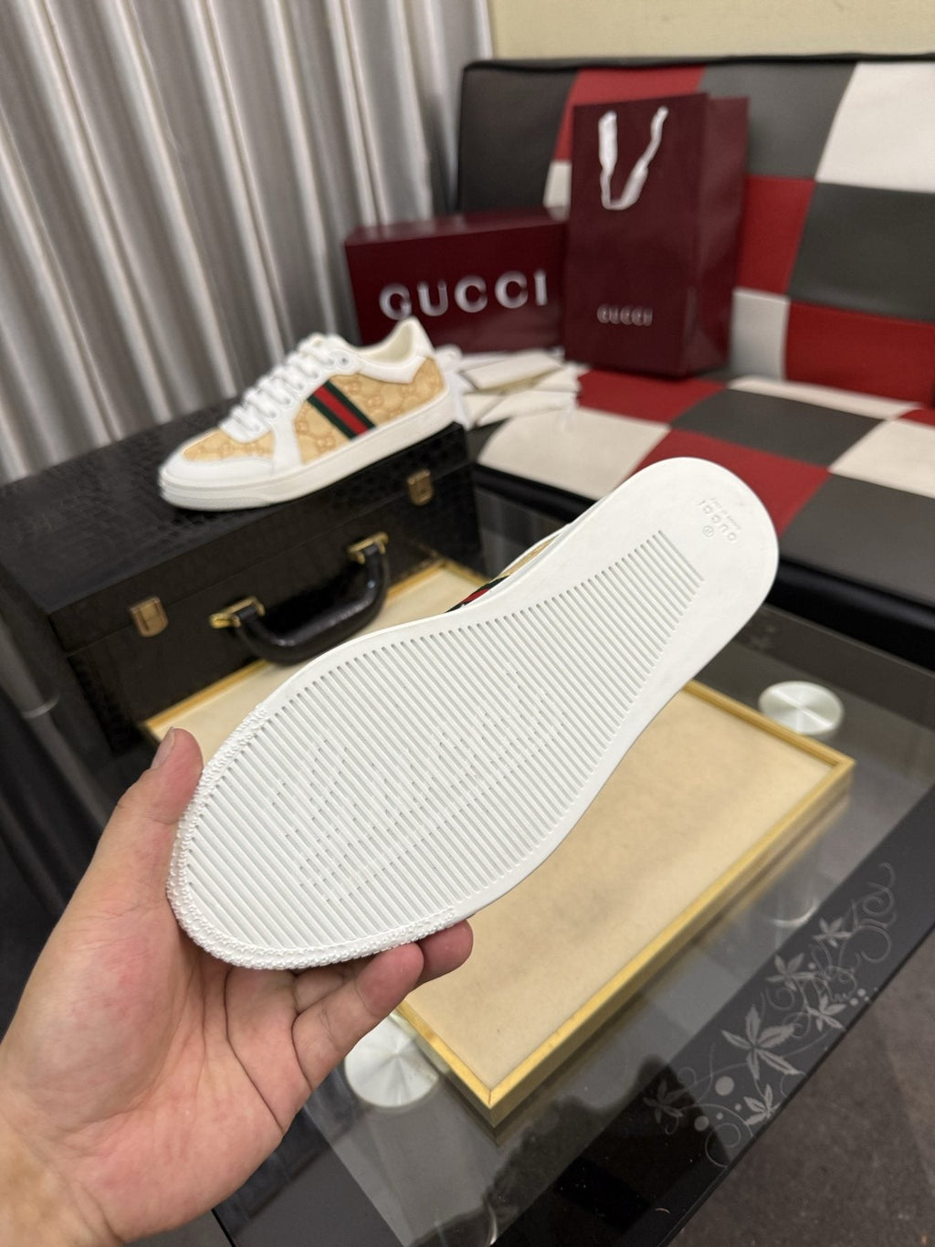 Gucci Patterned Low-Top Sneakers with Stripes — detail