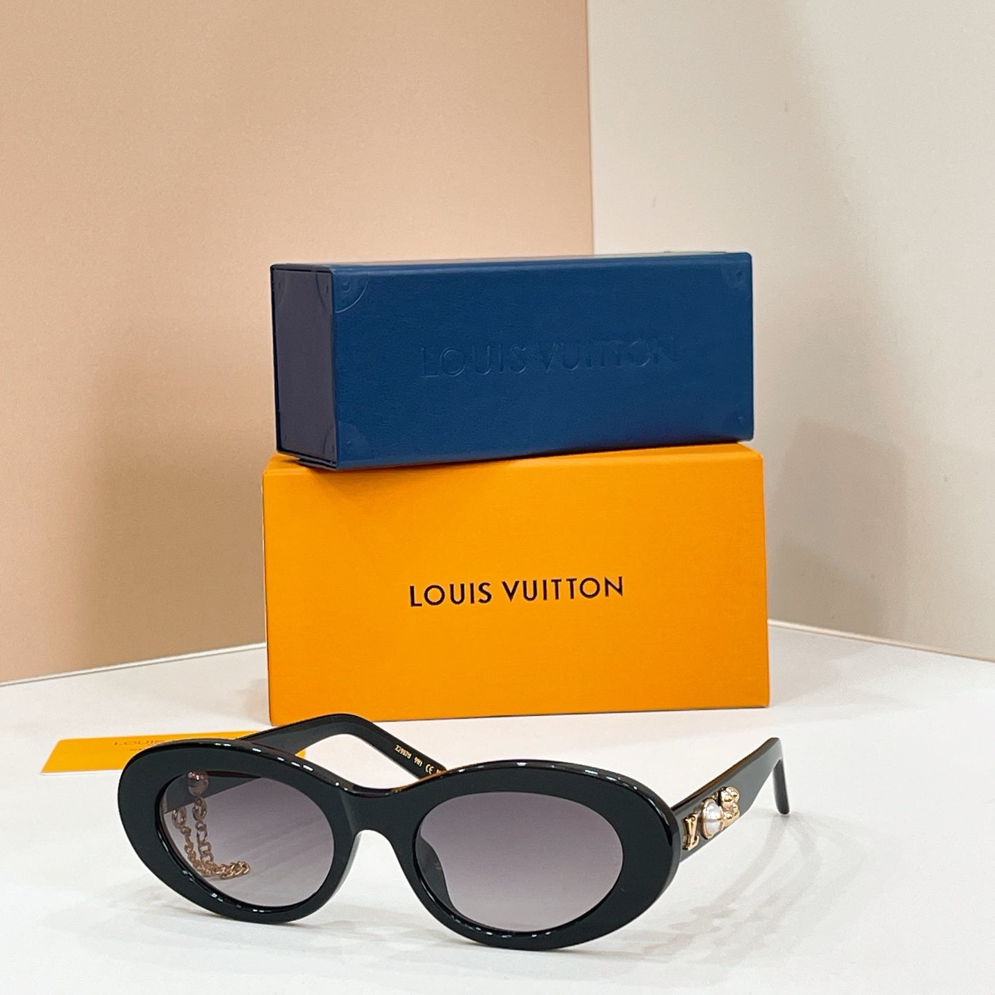 LOUIS VUITTON Sunglasses Z2987U